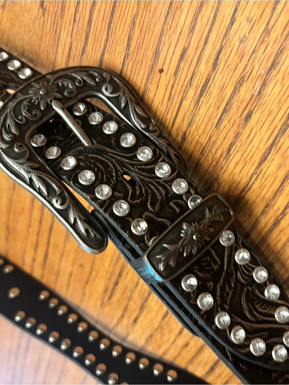 Women’s medium Western Style brown leather belt